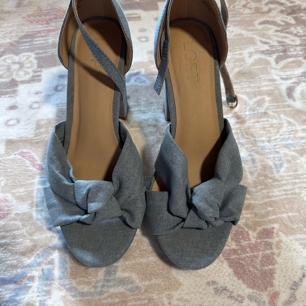 LOFT Gray Heeled Shoes with Knot Detail